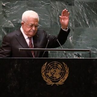US bars Palestinian leader Mahmoud Abbas from UN meeting to recognise state