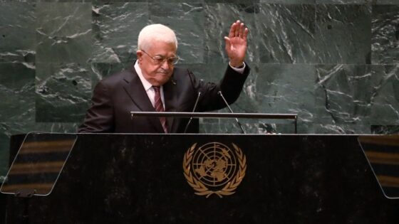 US bars Palestinian leader Mahmoud Abbas from UN meeting to recognise state