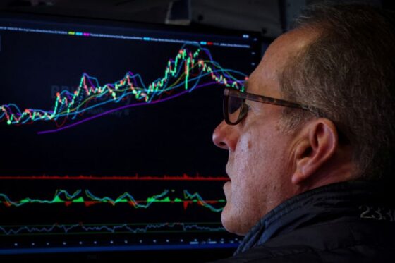 US equity funds draw only subdued inflows on Fed independence risk