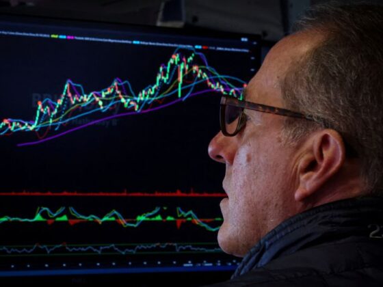 US equity funds draw only subdued inflows on Fed independence risk