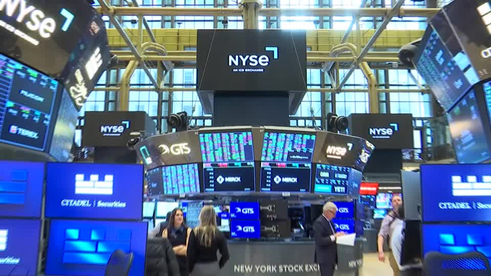 Wall Street ends lower as investors consider tariff impact on earnings