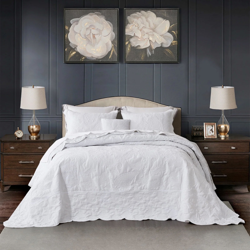 Walmart is selling a $232 lightweight quilt for $100, and buyers say it's 'exquisite'