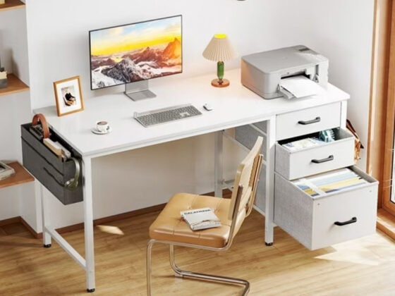 Walmart is selling an  computer desk for  that shoppers say is the 'perfect size'