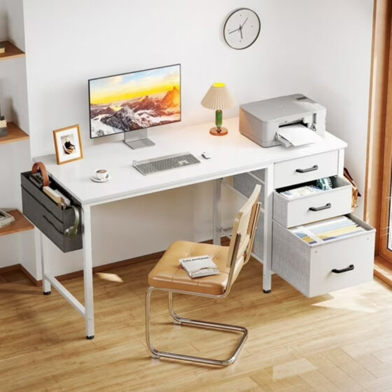 Walmart is selling an  computer desk for  that shoppers say is the 'perfect size'