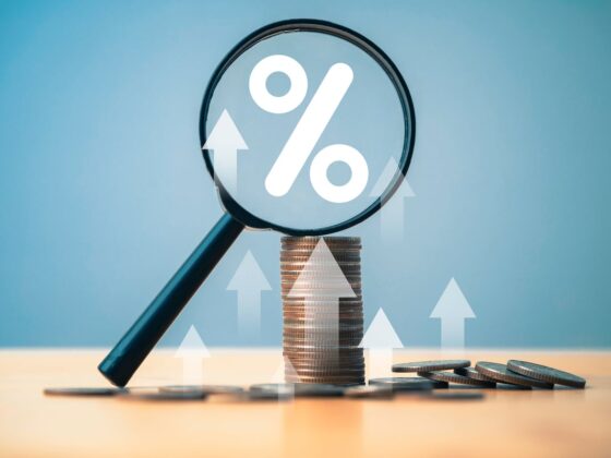 Warren Buffett Owns 10 High-Yield Dividend Stocks. Here’s the Best of the Bunch.