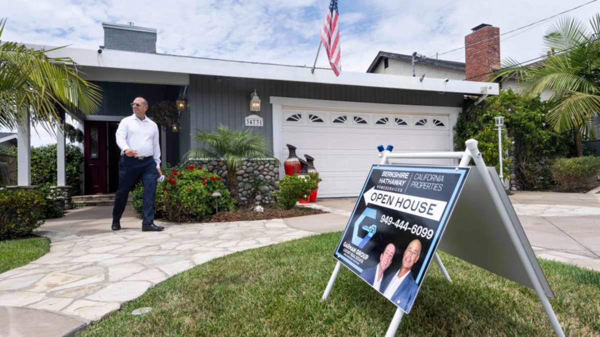 Zillow CEO sounds alarm on worrying trend rattling housing market