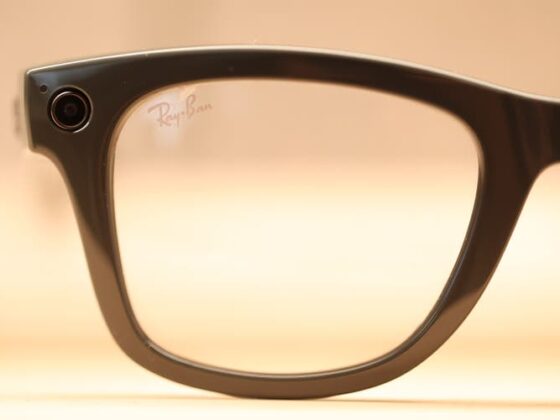 Zuckerberg targets post-iPhone era with AI-powered glasses vision (META:NASDAQ)