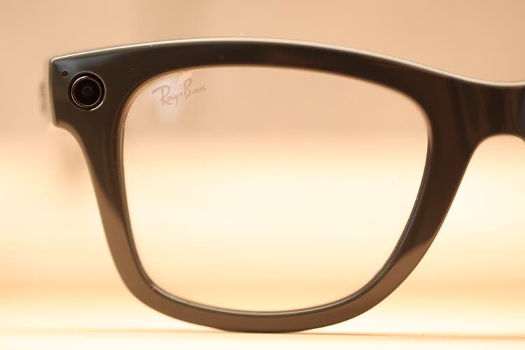Zuckerberg targets post-iPhone era with AI-powered glasses vision (META:NASDAQ)