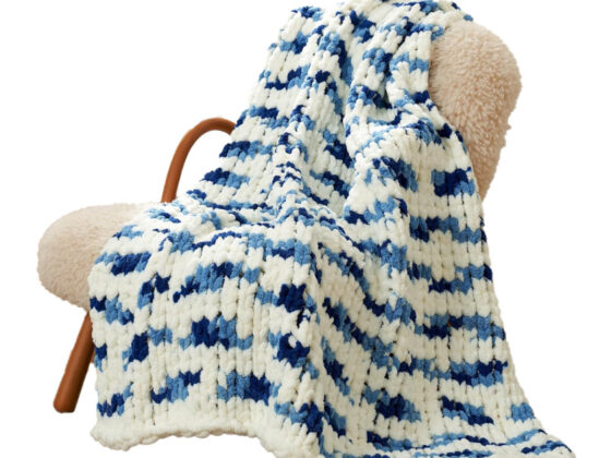 Amazon's 'super cozy' chunky knit throw blanket is on sale now for just 