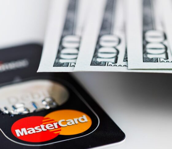 Analysts Maintain Confidence on Mastercard (MA) as Digital Payment Growth Fuels Momentum