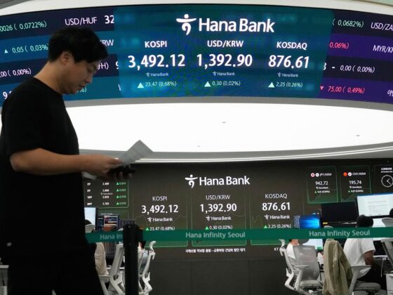 Asian shares trade mixed after US stocks set more records