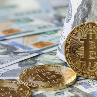 Bitcoin Price Holds Above 0,000—How Weak Job Data Could Fuel Next Wave