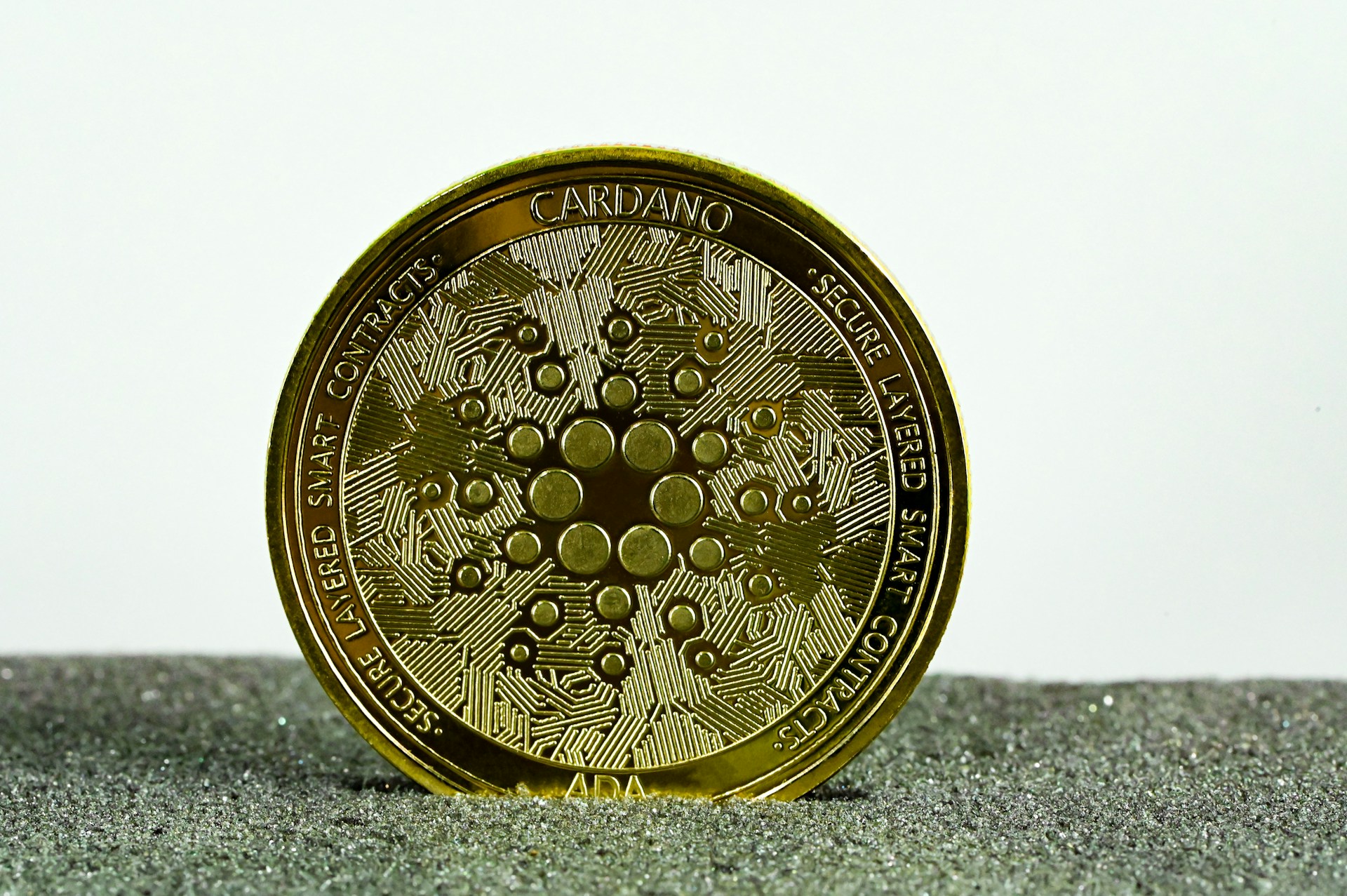 Cardano Holds $0.9 As Hoskinson Says It Will ‘Break The Internet’