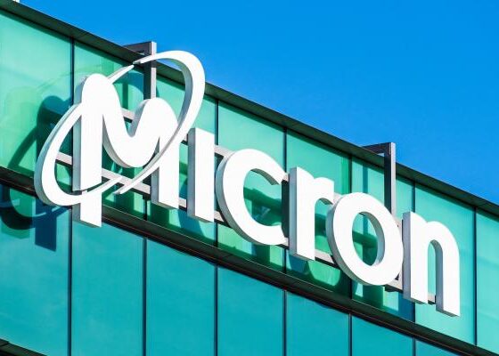 CommScope, Micron, Oracle in Focus