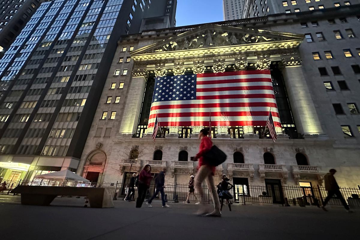 Dow, S&P 500, Nasdaq futures waver as signs of labor market strain boost rate-cut bets