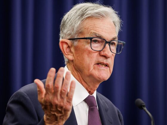 FTSE 100 higher and US stocks mixed as traders look to Powell speech for rate cut clues