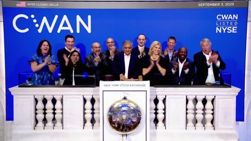 Nasdaq, S&P 500 end higher, boosted by Alphabet, Apple; Dow dips