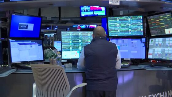 Nasdaq notches record high close; traders focus on rate cuts