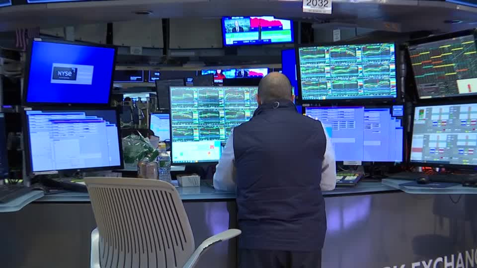 Nasdaq notches record high close; traders focus on rate cuts