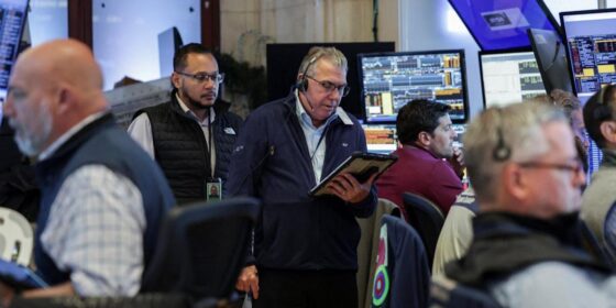 Stocks Rally as Hopes for Rate Cuts Build