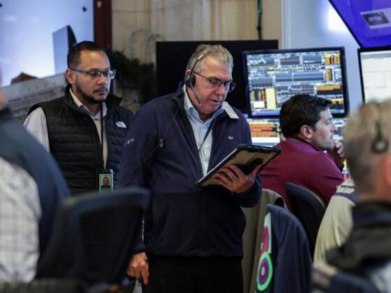 Stocks Rally as Hopes for Rate Cuts Build