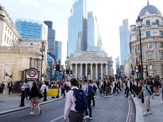 Stocks rise as BoE rate cut and good weather boost UK retail sales in August