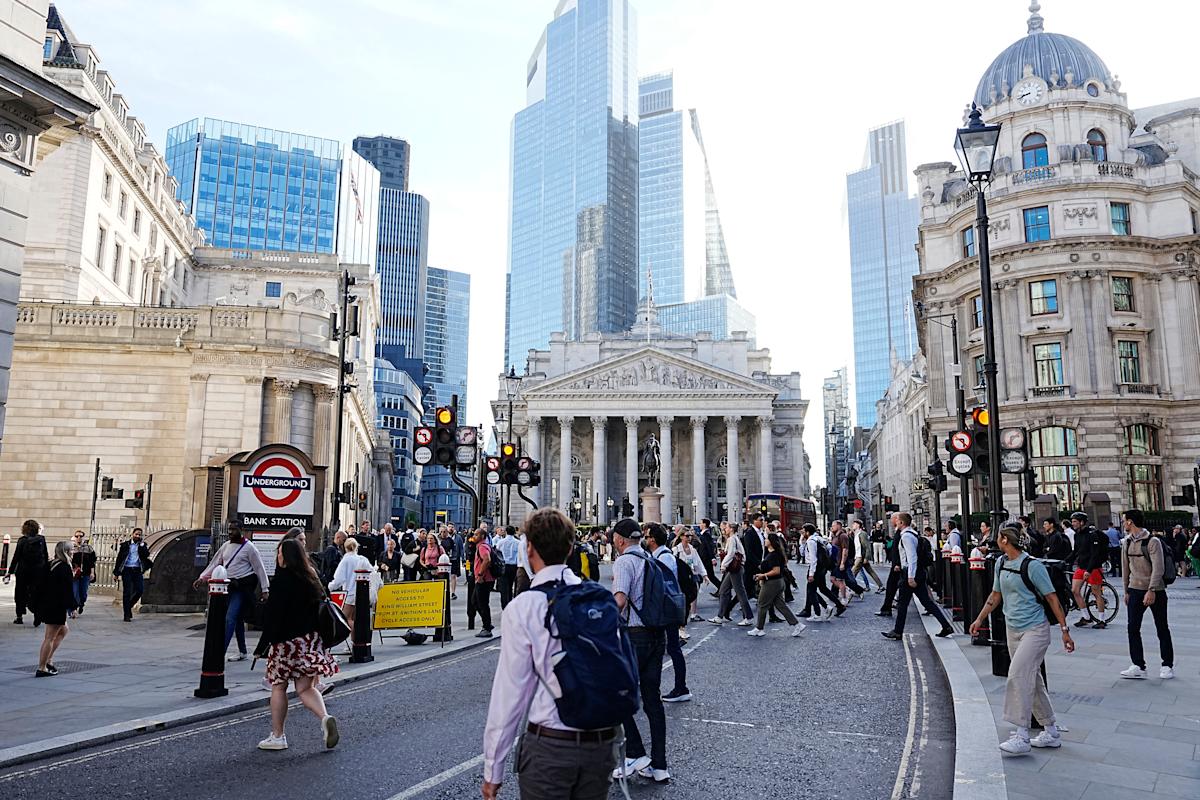 Stocks rise as BoE rate cut and good weather boost UK retail sales in August