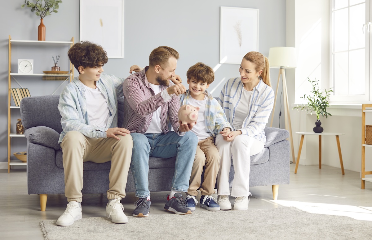 The Smart Way Parents Can Save for College and Retirement Together