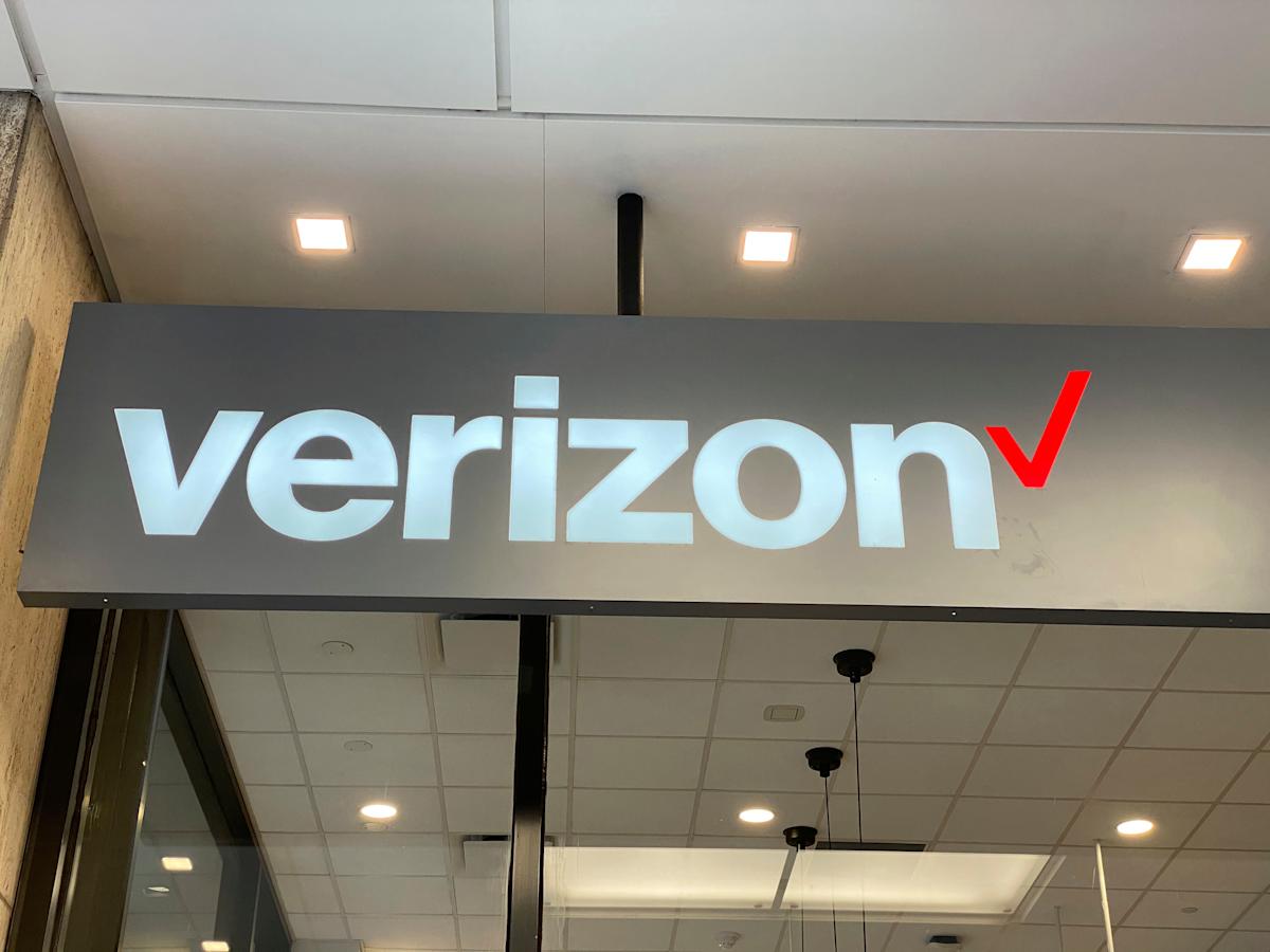 Verizon CEO says SpaceX's $17 billion 5G deal will be 'complementary' to business