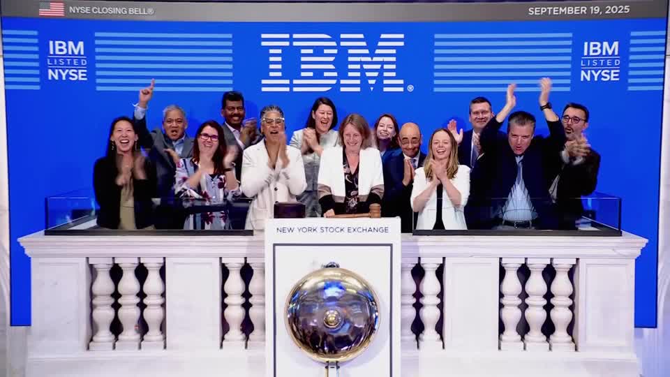 Wall St closes higher with indexes notching weekly gains