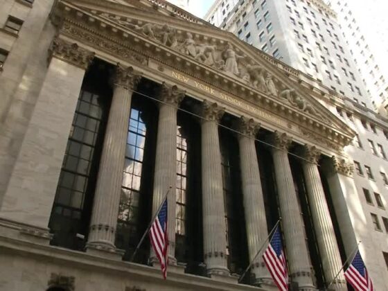 Wall St ends mixed, trade choppy after Fed's rate cut, outlook