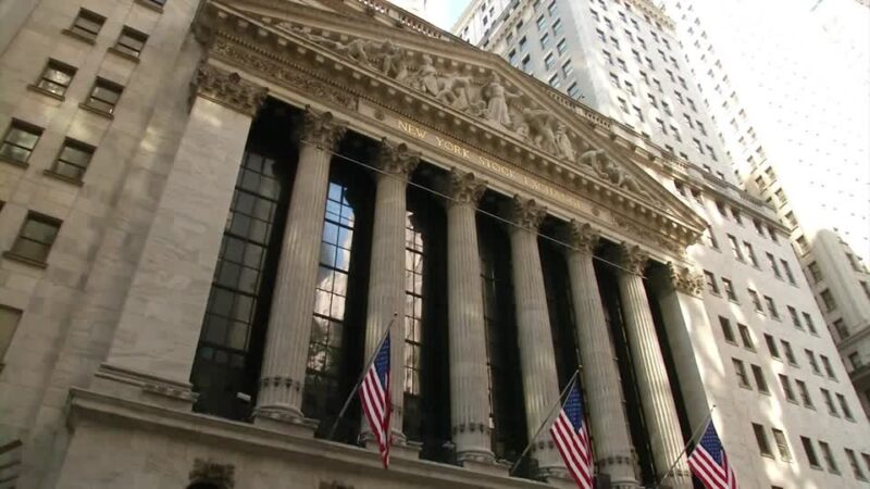 Wall St ends mixed, trade choppy after Fed's rate cut, outlook