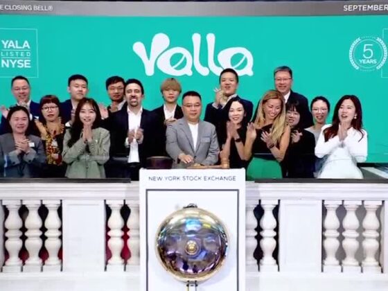 Wall Street climbs as investors brush off shutdown uncertainties