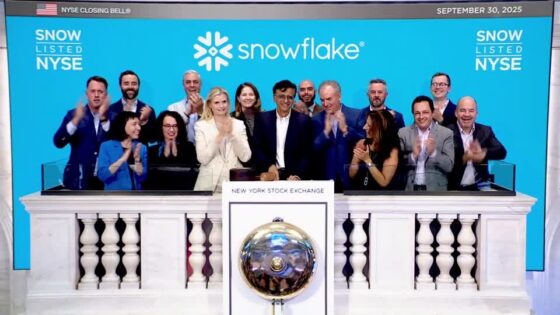 Wall Street ends slightly higher as US government shutdown looms