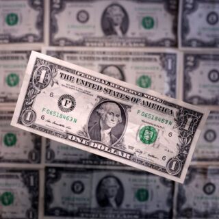 Weak pound and yen shore up dollar, bonds and payrolls in focus