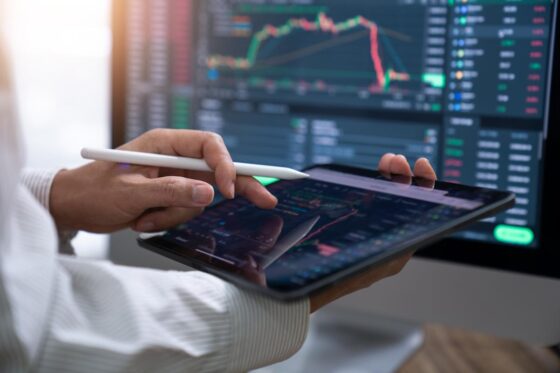 UK investors pull record amount from equity funds as they shun ‘sky-high stock markets’