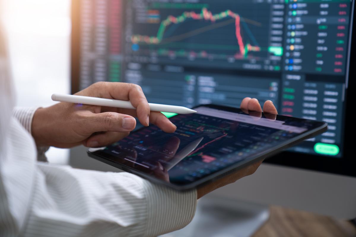 UK investors pull record amount from equity funds as they shun 'sky-high stock markets'