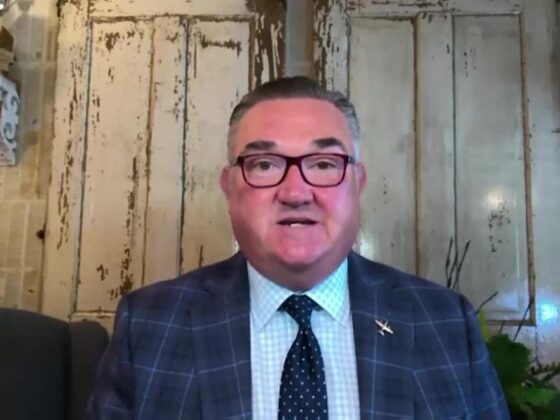 Wall Street closes with records, offsets shutdown uncertainties